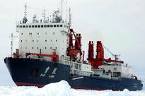 “雪龙号”极地科考船